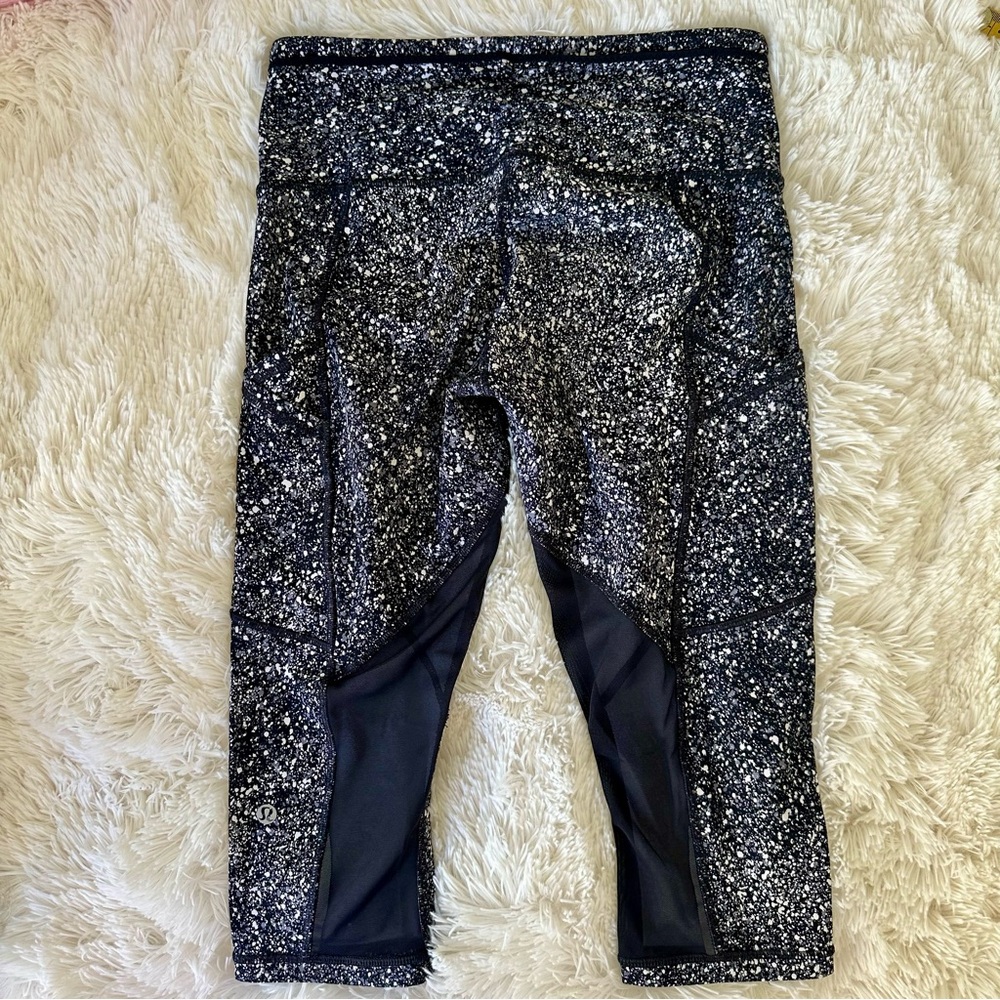 LULULEMON Outrun 17” Crop Black White Splatter Mesh Running Leggings Size 6